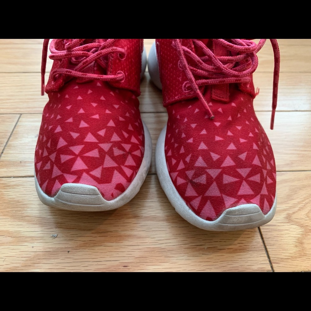 actual photos of red nike roshe run sneakers